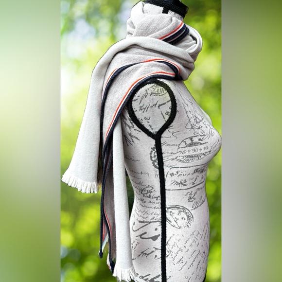 J. Crew Wool-Blend Winter Scarf
New with Tag / Never Worn
Made in Italy - Picture 4 of 11